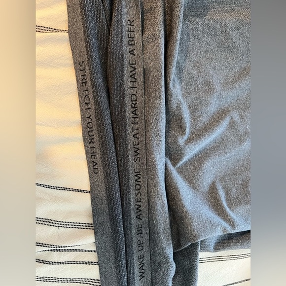 44. Lululemon Metal Vent Tech Short Sleeve - Picture 16 of 16